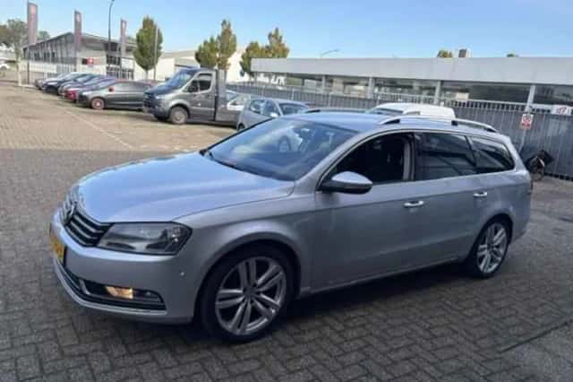 Volkswagen Passat (2012) thumbnail 4