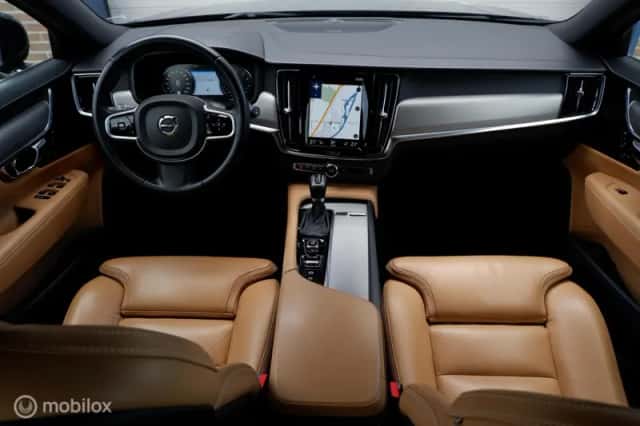 Volvo V90 (2020) thumbnail 2