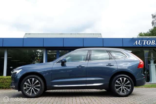 Volvo XC60 (2022) thumbnail 3