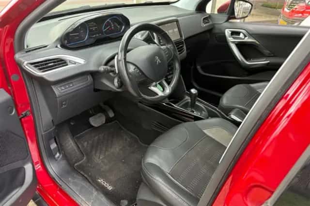 Peugeot 2008 (2016) thumbnail 2