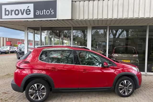 Peugeot 2008 (2016) thumbnail 3