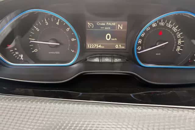 Peugeot 2008 (2016) thumbnail 5