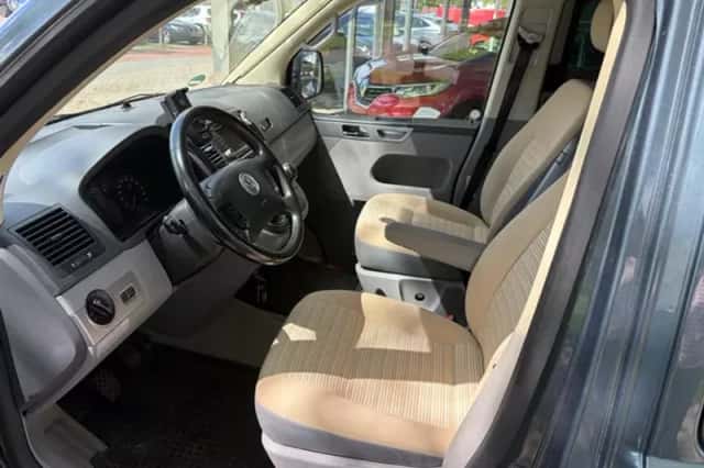 Volkswagen Transporter (2009) thumbnail 2