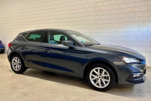 SEAT Leon (2022) thumbnail 1