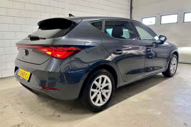 SEAT Leon (2022) thumbnail 2