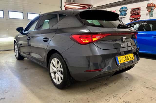 SEAT Leon (2022) thumbnail 3