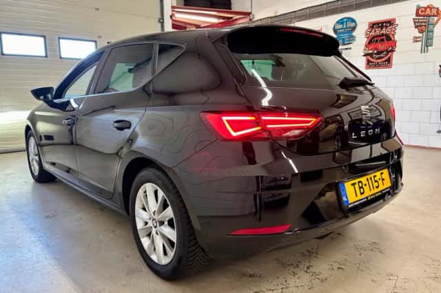 SEAT Leon (2018) thumbnail 3