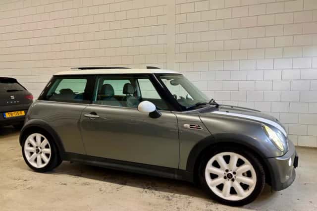 MINI Cooper S (2002) thumbnail 1