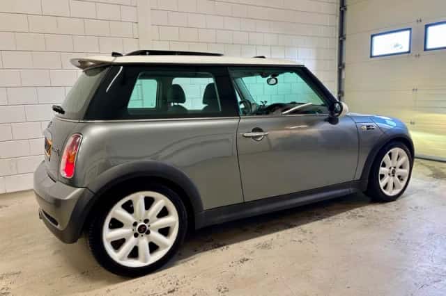 MINI Cooper S (2002) thumbnail 2