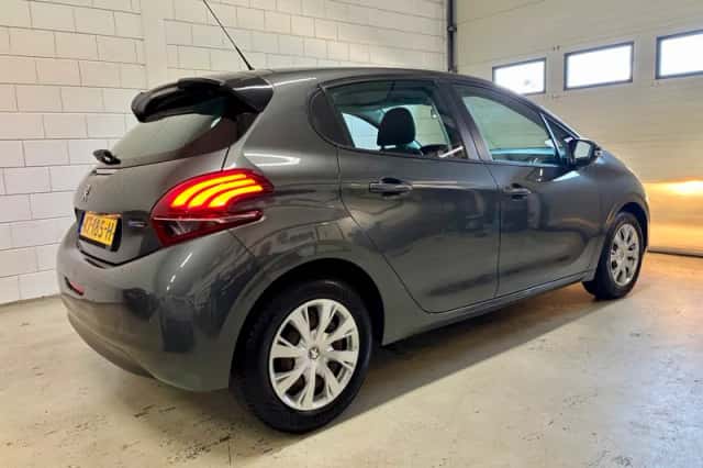 Peugeot 208 (2016) thumbnail 2