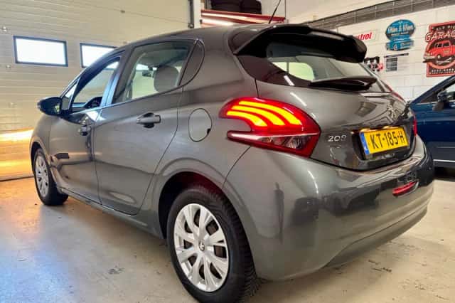 Peugeot 208 (2016) thumbnail 3