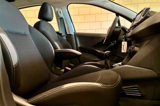 Peugeot 208 (2016) thumbnail 6