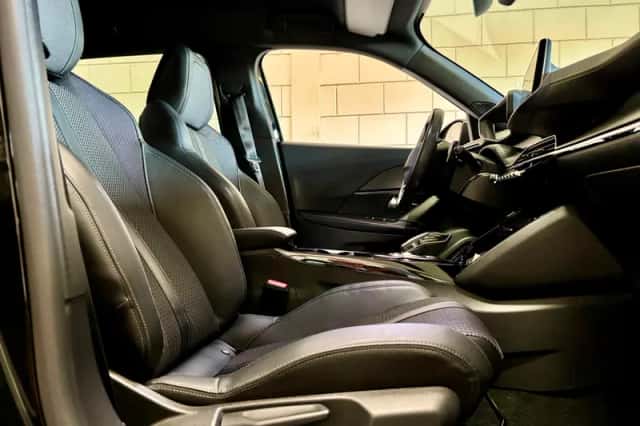 Peugeot 2008 (2020) thumbnail 6