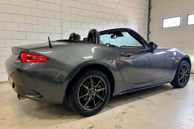Mazda MX-5 (2016) thumbnail 4
