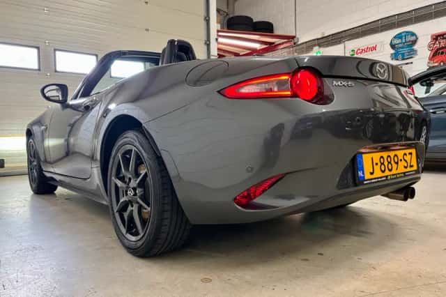 Mazda MX-5 (2016) thumbnail 5