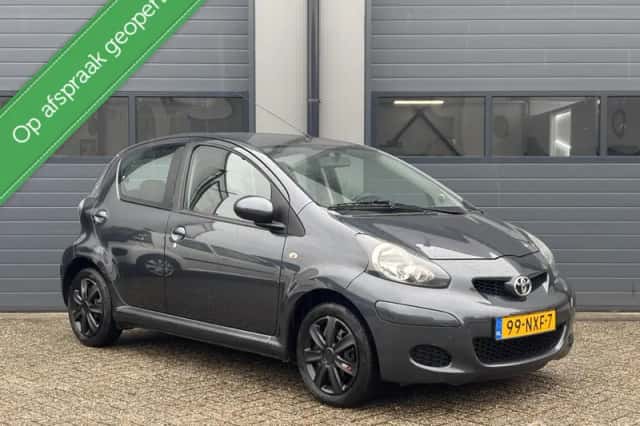 Toyota Aygo (2010) thumbnail 1