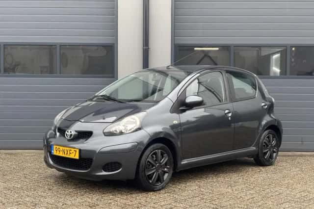 Toyota Aygo (2010) thumbnail 4