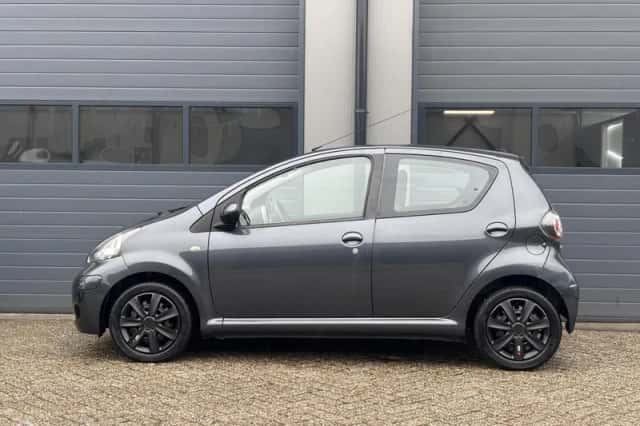 Toyota Aygo (2010) thumbnail 6