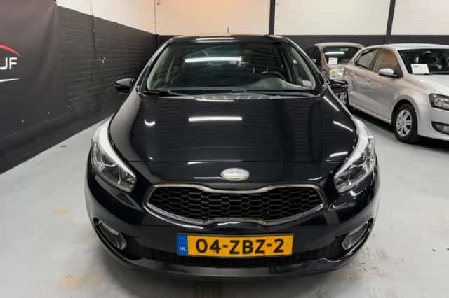 Kia Cee'd (2013) thumbnail 2
