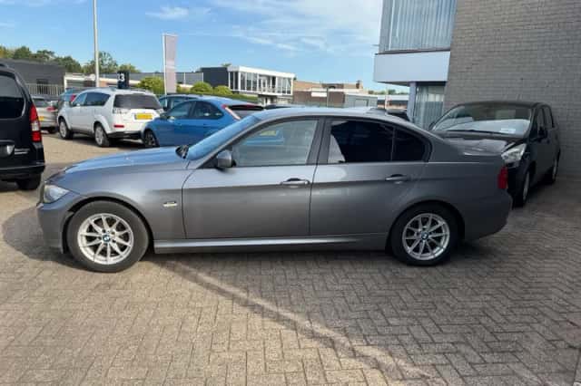 BMW 3-Serie (2011) thumbnail 4