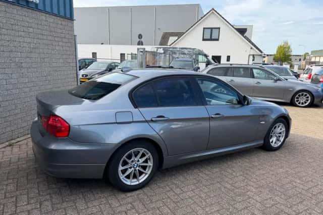 BMW 3-Serie (2011) thumbnail 6