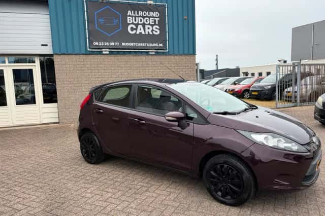 Ford Fiesta (2009) thumbnail 2