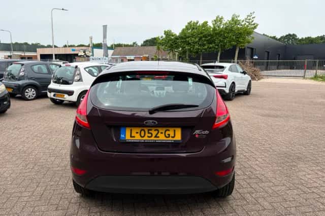 Ford Fiesta (2009) thumbnail 4