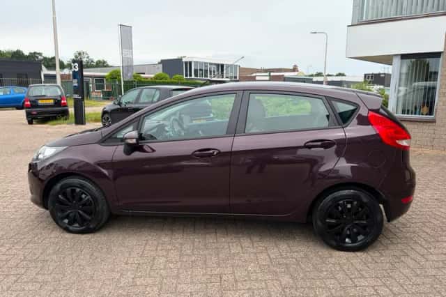 Ford Fiesta (2009) thumbnail 6