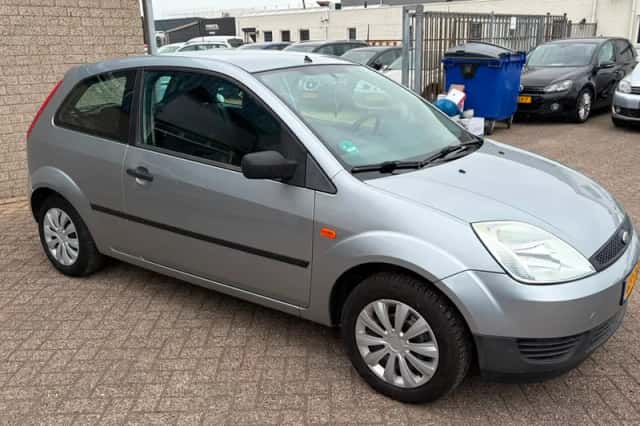 Ford Fiesta (2005) thumbnail 2