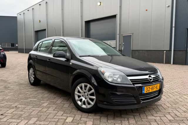 Opel Astra (2005) thumbnail 1