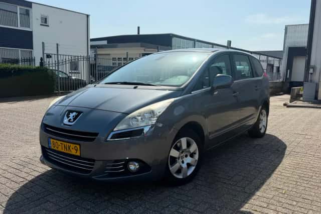 Peugeot 5008 (2012) thumbnail 3