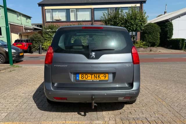Peugeot 5008 (2012) thumbnail 5