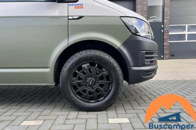 Volkswagen Transporter (2018) thumbnail 2
