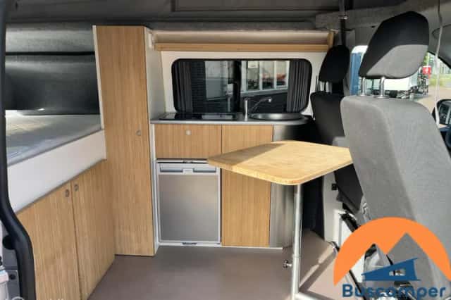 Volkswagen Transporter (2017) thumbnail 3
