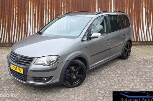 Volkswagen Touran (2008) thumbnail 1