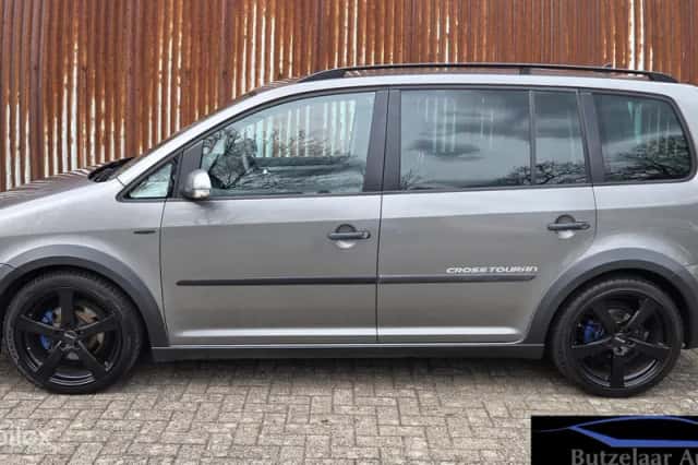 Volkswagen Touran (2008) thumbnail 2