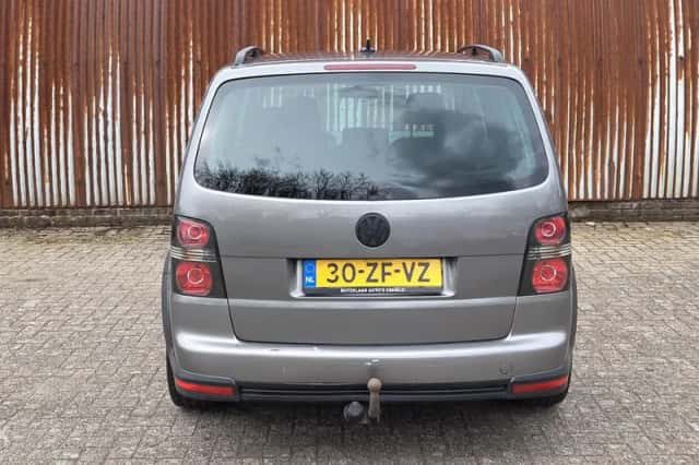 Volkswagen Touran (2008) thumbnail 4