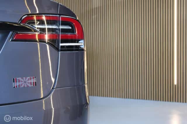 Tesla Model X (2022) thumbnail 4