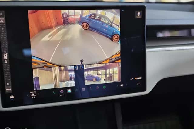 Tesla Model X (2022) thumbnail 5