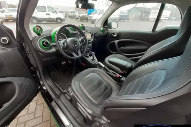 Smart ForTwo (2019) thumbnail 3