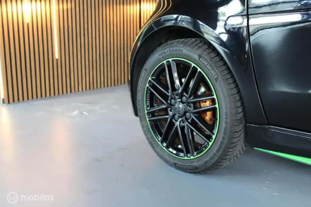 Smart ForTwo (2019) thumbnail 5