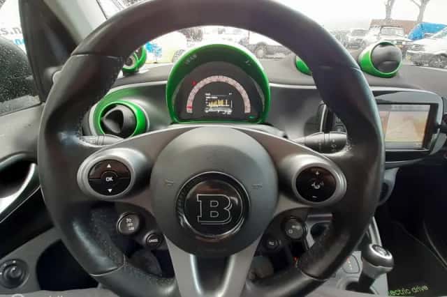 Smart ForTwo (2019) thumbnail 6