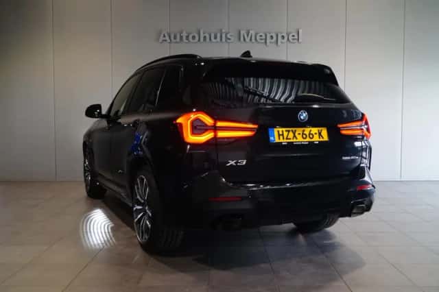 BMW X3 (2022) thumbnail 2