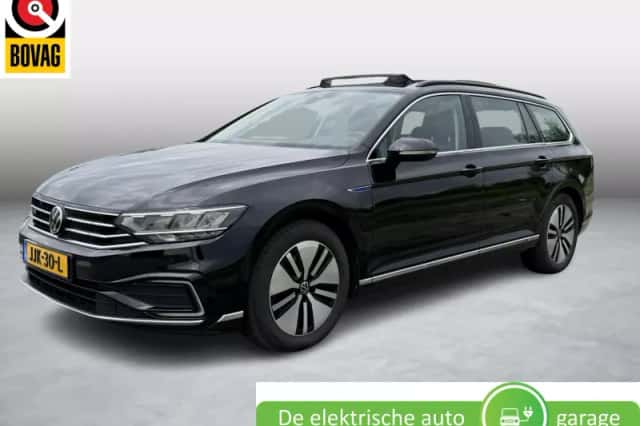 Volkswagen Passat (2021) thumbnail 2