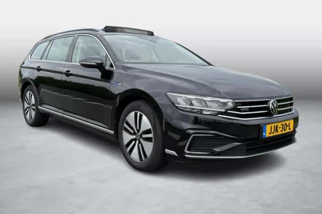 Volkswagen Passat (2021) thumbnail 4