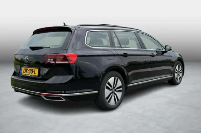 Volkswagen Passat (2021) thumbnail 5