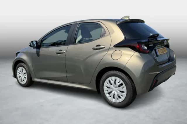 Toyota Yaris (2024) thumbnail 3