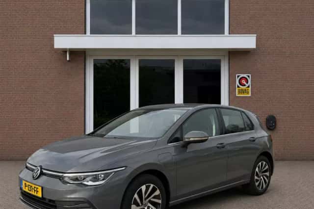 Volkswagen Golf (2022) thumbnail 1