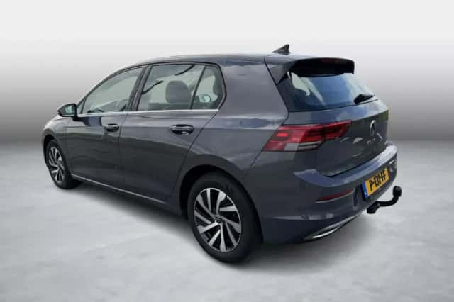 Volkswagen Golf (2022) thumbnail 3