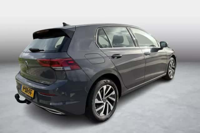 Volkswagen Golf (2022) thumbnail 5